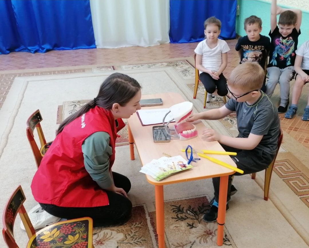 15.03.23 Волонтеры-медики провели уроки стоматологического здоровья Здоровый зубик для детишек МБДОУ Детский сад № 109 г. Пензы Планета детства.