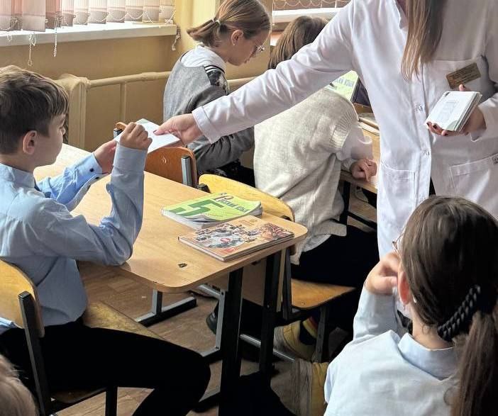 13 октября студенты группы 23лс7 под кураторством Суворовой М.Н. посетили МБОУ СОШ номер 32 по адресу г. Пенза ул. Кижеватово 13, провели профориентационное мероприятие